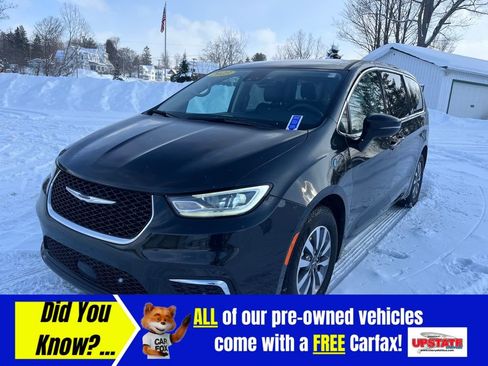 Used 2023 Chrysler Pacifica Touring-L image 2