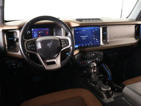 Used 2023 Ford Bronco Outer Banks w/ Sasquatch Package AWD/4WD image 2