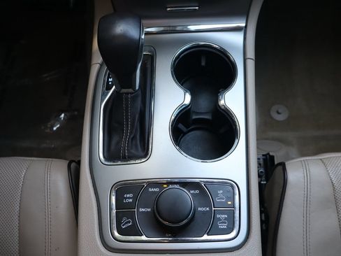 Used 2018 Jeep Grand Cherokee Overland AWD/4WD image 36