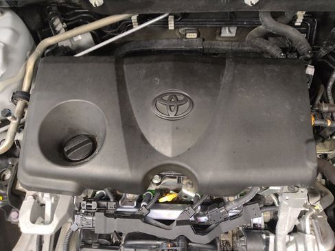 Used 2021 Toyota RAV4 LE FWD image 30
