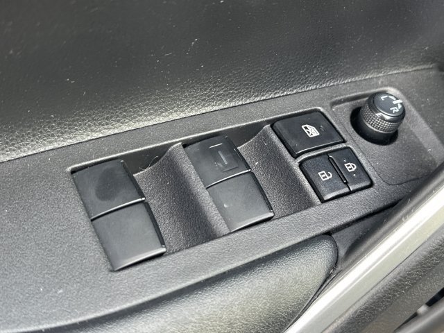 Used 2024 Toyota Corolla Cross LE w/ Moonroof Package FWD image 16