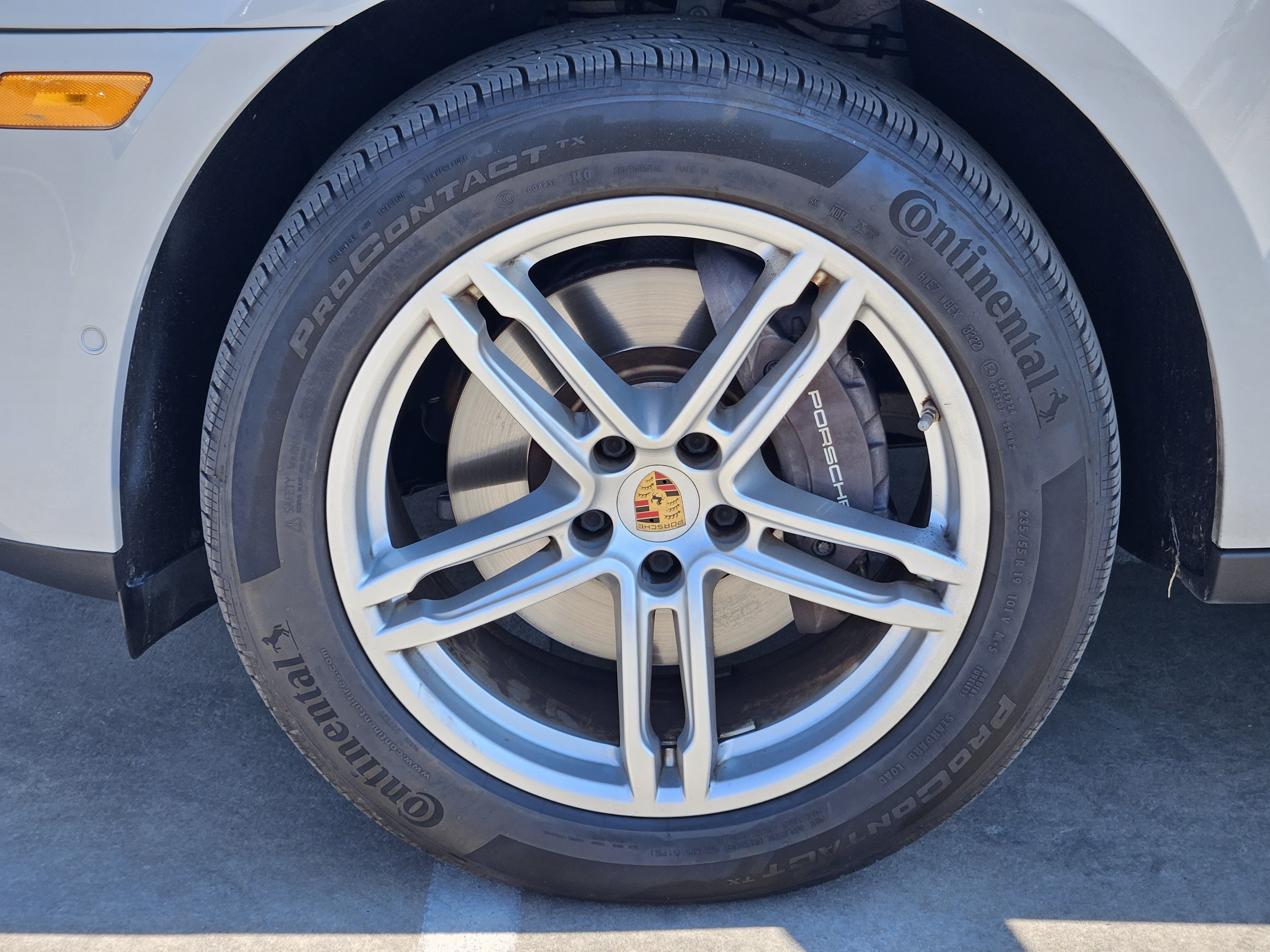 Certified 2023 Porsche Macan AWD/4WD image 14