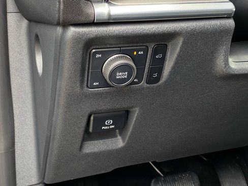 Used 2025 Ford Expedition Platinum AWD/4WD image 12