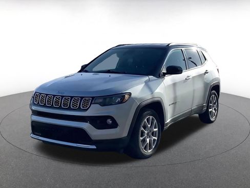 Used 2025 Jeep Compass Limited image 7