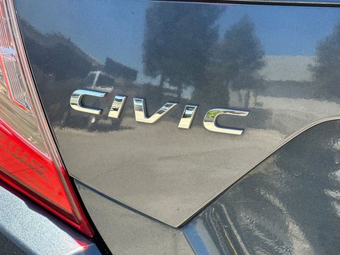 Used 2018 Honda Civic EX image 16