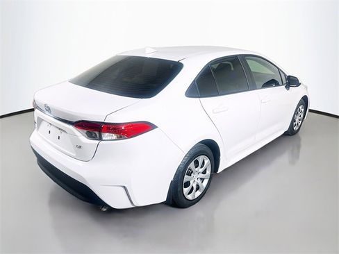 Used 2025 Toyota Corolla LE image 7