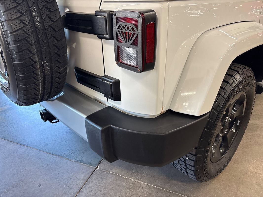 Used 2015 Jeep Wrangler Unlimited Sahara w/ Connectivity Group AWD/4WD image 26