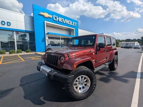 Used 2010 Jeep Wrangler Unlimited Sahara w/ Dual Top Group AWD/4WD image 27