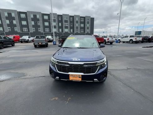 Used 2024 Kia Seltos EX AWD/4WD image 3