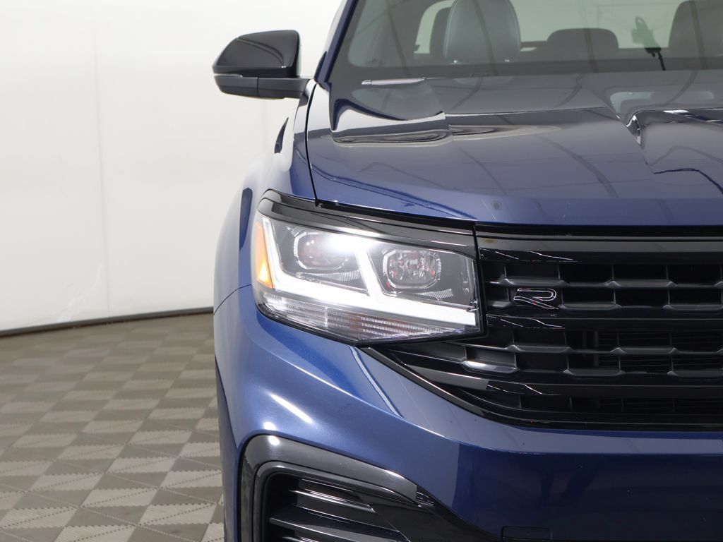 Used 2023 Volkswagen Atlas Cross Sport SEL R-Line AWD/4WD image 16