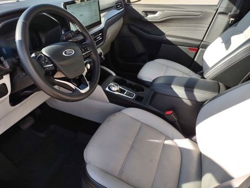 Used 2025 Ford Escape SE image 10