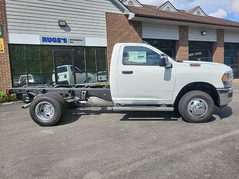 New 2024 RAM 3500 Tradesman image 3