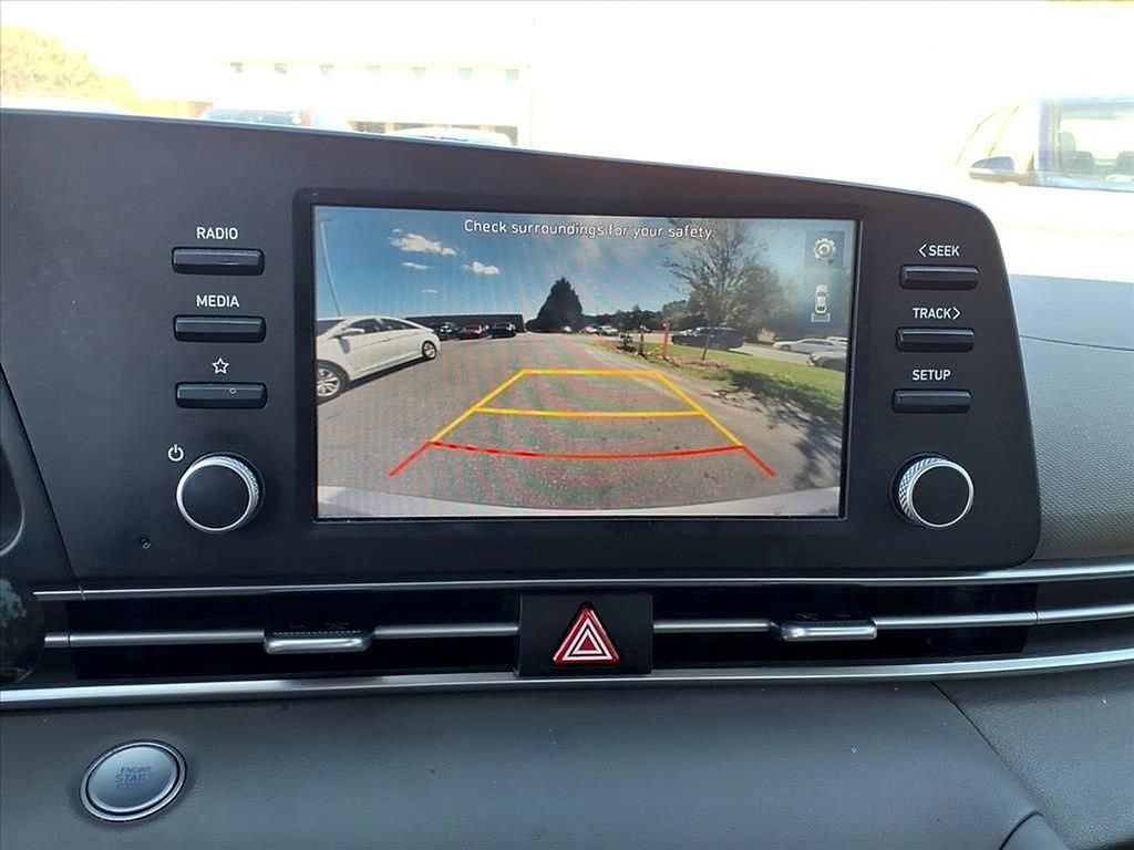 Used 2023 Hyundai Elantra Blue FWD image 9