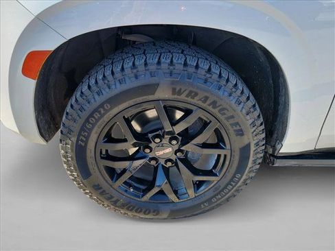 Used 2022 GMC Yukon XL AT4 image 9