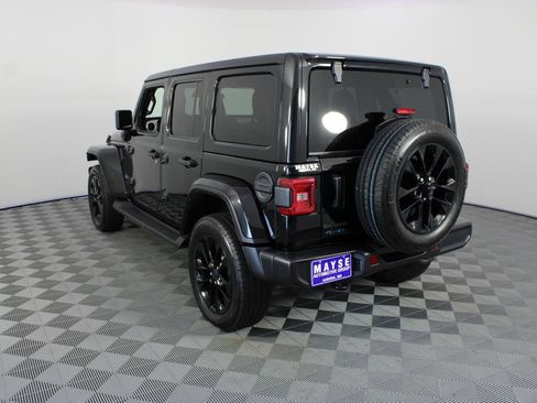 Used 2025 Jeep Wrangler Unlimited Sahara AWD/4WD image 21