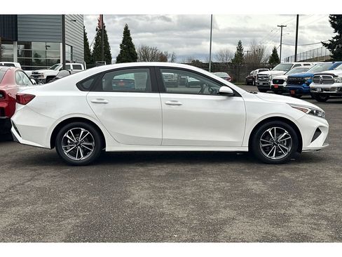 Used 2023 Kia Forte LXS image 3