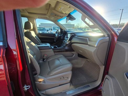 Used 2017 Chevrolet Suburban LT image 24