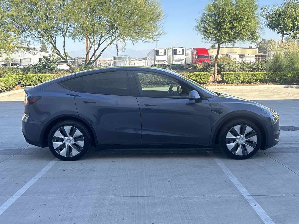 Used 2021 Tesla Model Y Long Range AWD/4WD image 2