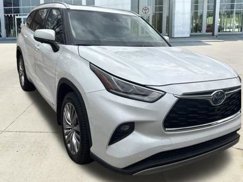 Used 2023 Toyota Highlander Platinum AWD/4WD image 30