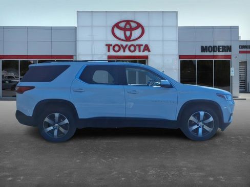 Used 2021 Chevrolet Traverse LT w/ LT Premium Package image 3