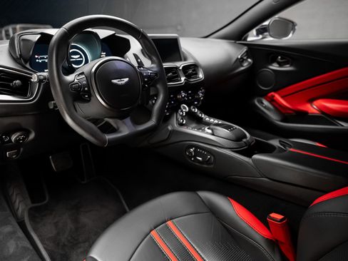 Used 2019 Aston Martin V8 Vantage Coupe RWD image 2