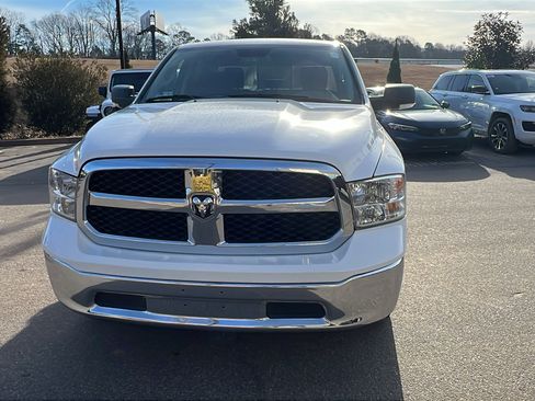 Used 2020 RAM 1500 Classic SLT w/ Luxury Group image 3