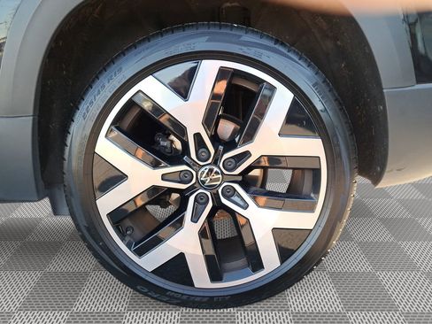 Used 2023 Volkswagen Taos SEL image 10