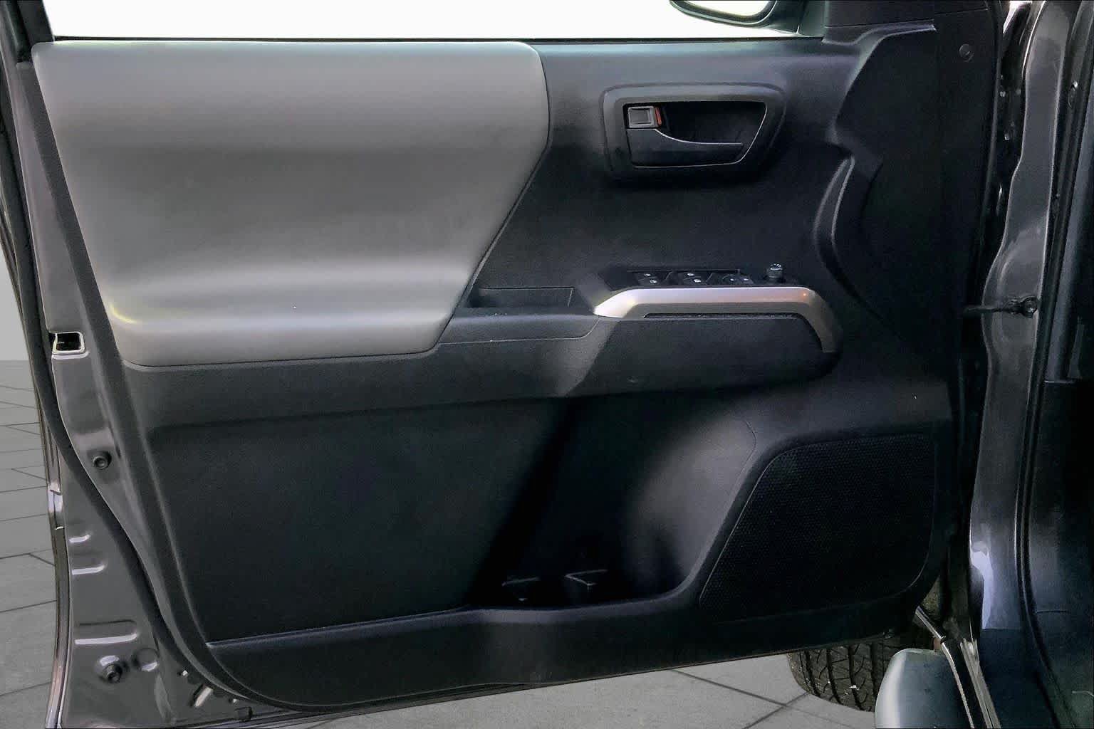 Used 2023 Toyota Tacoma SR5 AWD/4WD image 19