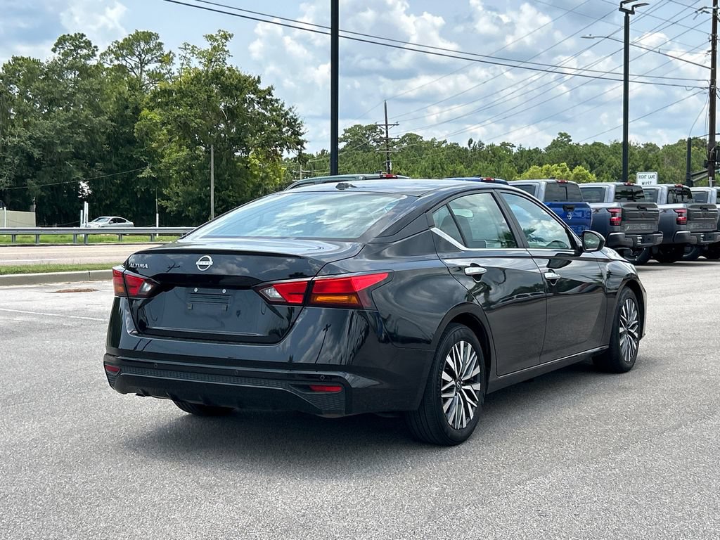 Used 2025 Nissan Altima 2.5 SV FWD image 7