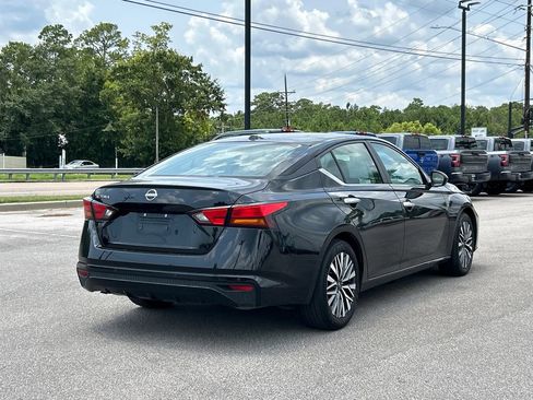 Used 2025 Nissan Altima 2.5 SV FWD image 7