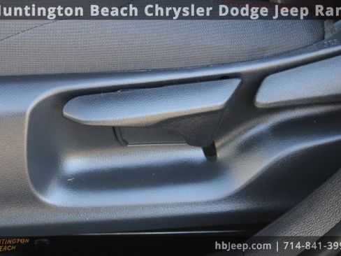 Used 2025 Toyota Corolla SE image 30