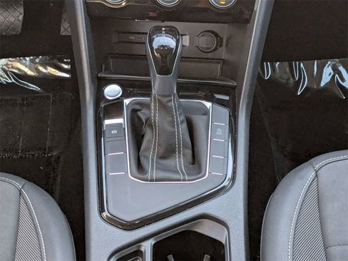 Used 2024 Volkswagen Taos SE image 20