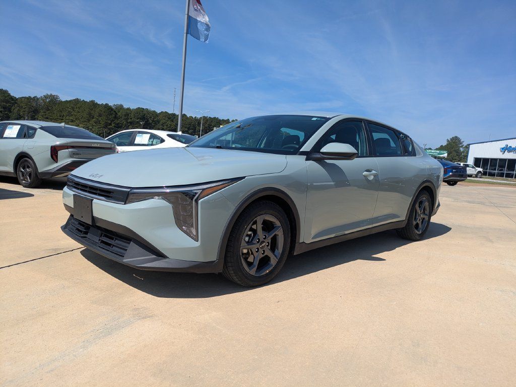 Used 2025 Kia K4 FWD image 1