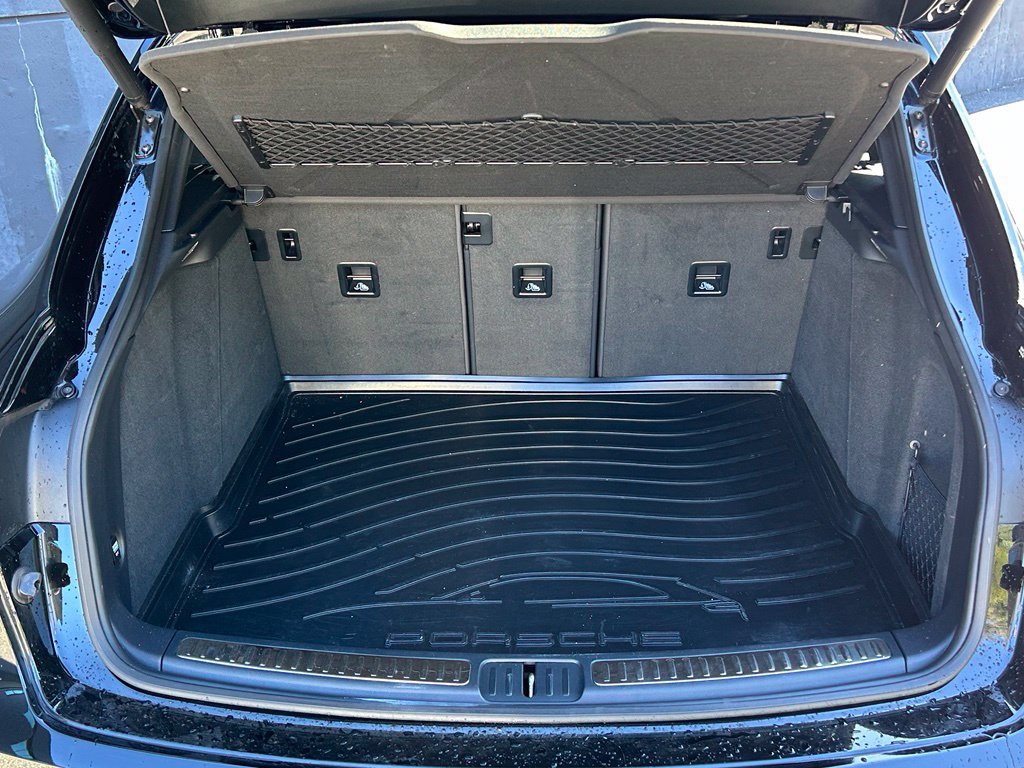 Certified 2020 Porsche Macan AWD/4WD image 28