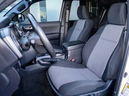 Used 2022 Toyota Tacoma TRD Off-Road image 13