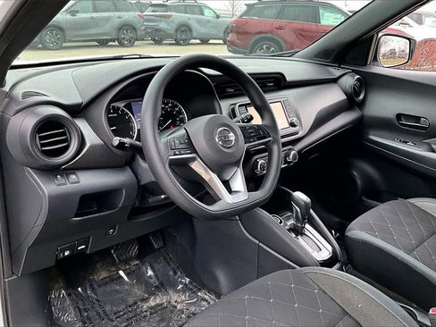 Used 2019 Nissan Kicks S image 16