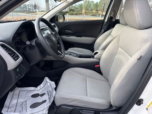 Used 2020 Honda HR-V LX image 13