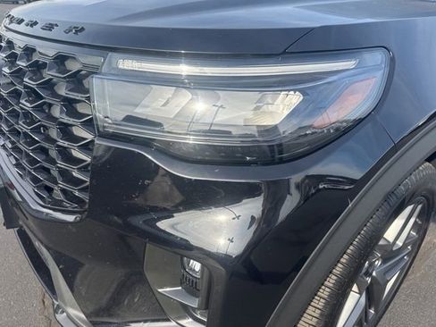 Used 2025 Ford Explorer ST-Line w/ ST-Line Street Pack image 24