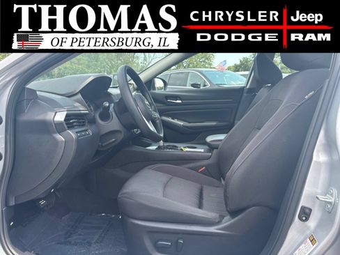 Used 2025 Nissan Altima 2.5 SV FWD image 10