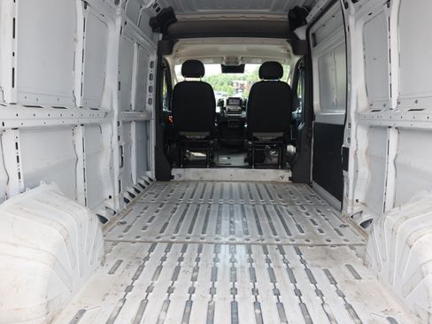Used 2024 RAM ProMaster 2500 w/ Convenience Group FWD image 4