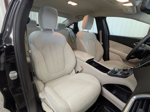 Used 2015 Chrysler 200 Limited image 5