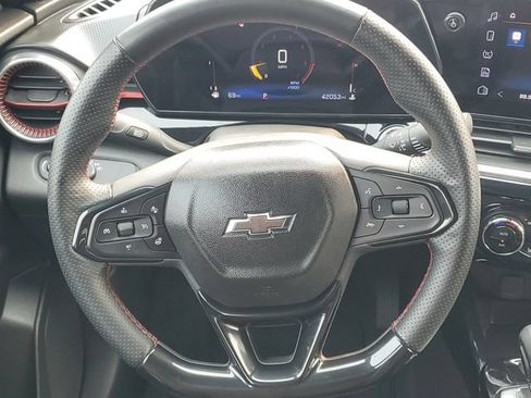 Certified 2025 Chevrolet Trax RS w/ Driver Confidence Package FWD image 12