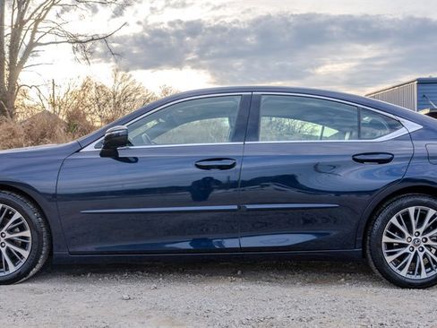 Used 2021 Lexus ES 350 Premium image 2