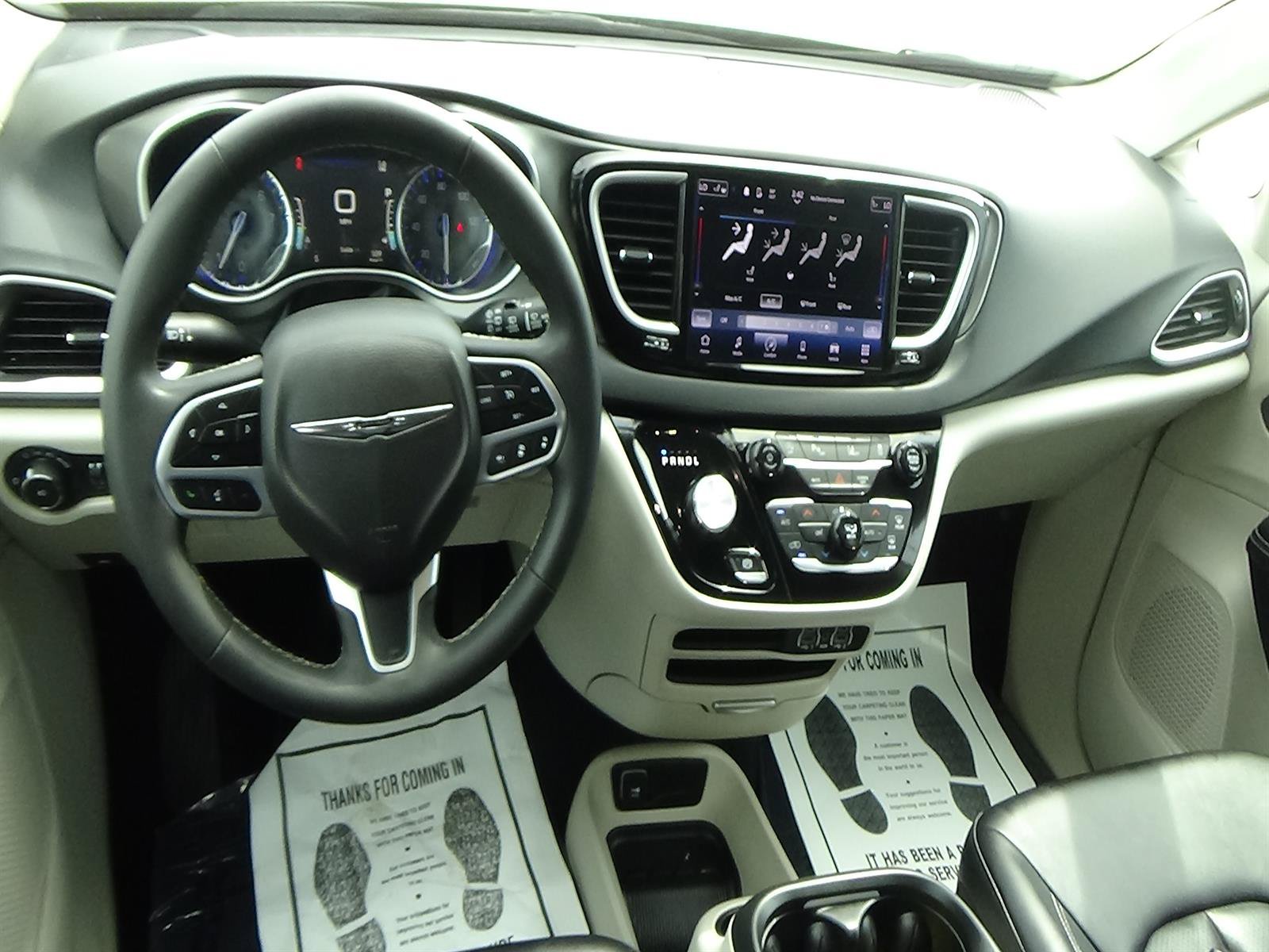 Certified 2024 Chrysler Pacifica Touring-L FWD image 12
