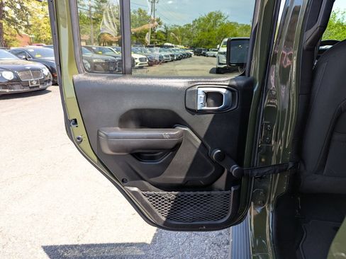 Used 2022 Jeep Gladiator Sport AWD/4WD image 36
