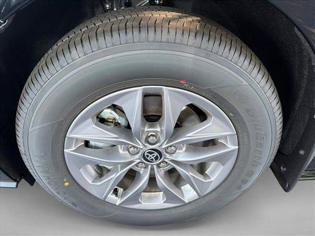 Used 2026 Toyota Sienna XLE FWD image 11