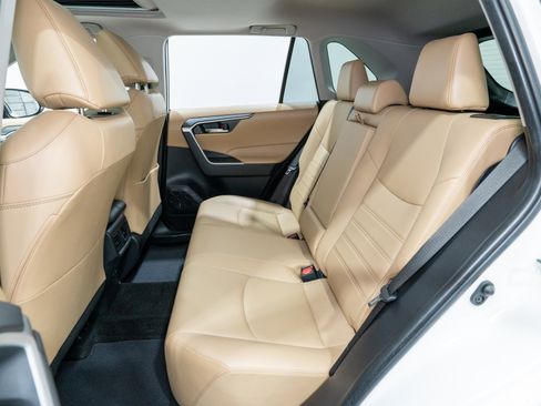 Used 2019 Toyota RAV4 XLE Premium image 29