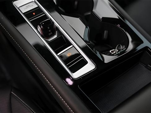 Used 2025 Volkswagen Atlas SE image 23