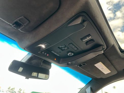 Used 2019 Cadillac Escalade Platinum AWD/4WD image 18