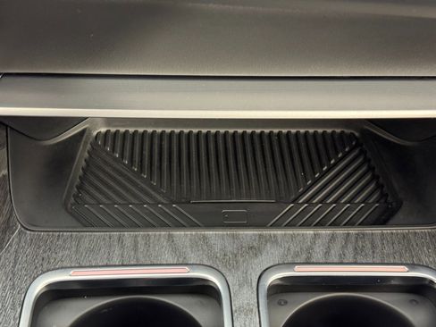 Used 2024 BMW i7 xDrive60 w/ Premium Package image 32